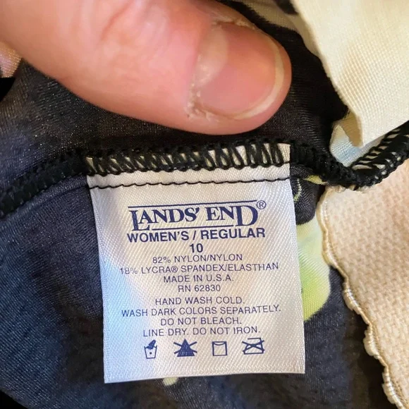 🎉 3/$15 Retro Lands’ End Floral Black Swimsuit 10 - Picture 3 of 9